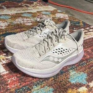 Saucony Women's Light Gray Ride 17